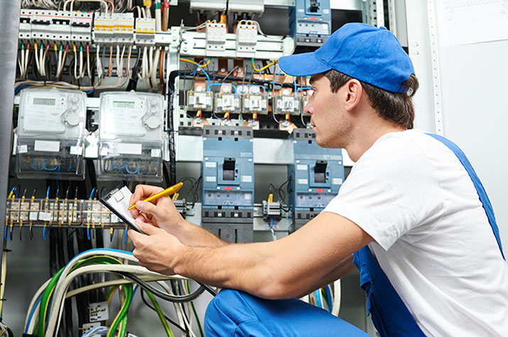 Top 6 Things to Consider When Choosing an Electrician