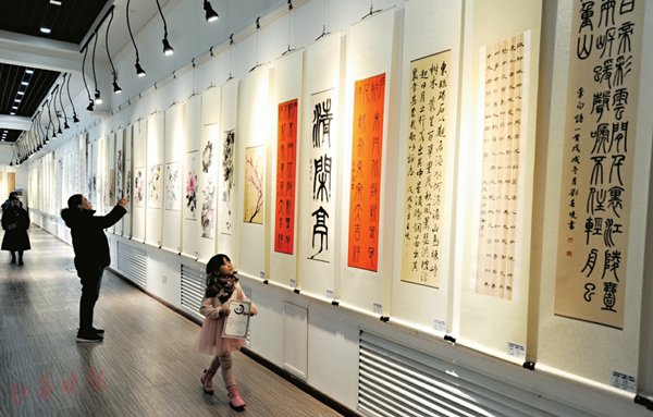 Can Chinese art calligraphy be considered both a visual masterpiece and a language in motion?