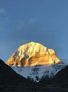 Feel Kailash Mansarovar Yatra by Helicopter from Lucknow