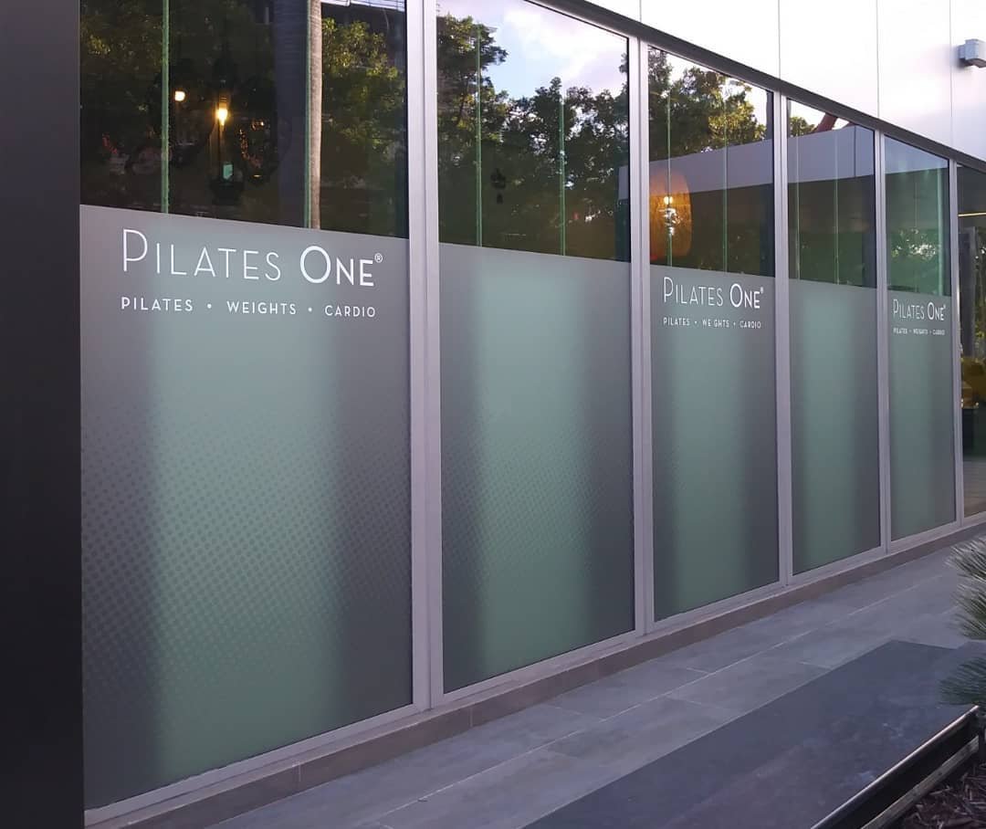 How Vinyl Signs Help Miami Businesses Stand Out in a Competitive Market