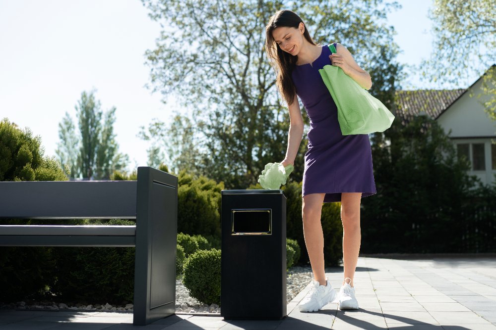The Benefits of Using Solar Compactor Bins for Sustainable Cities