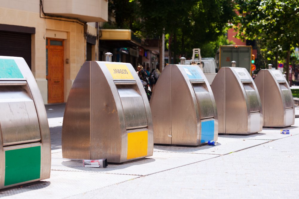 How Solar Waste Compactor Are Revolutionizing Urban Waste Management