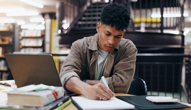 How Science Students Can Benefit from Online Coursework Help