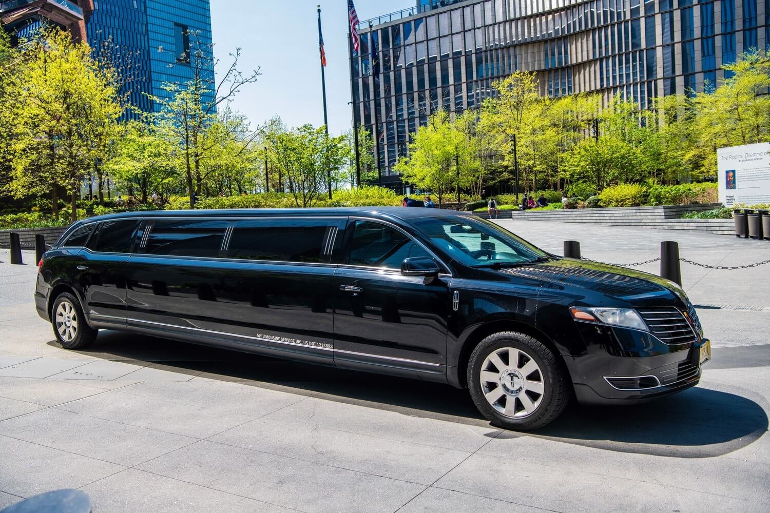 Picking the Right Professional Chauffeur and Black Car Service in NYC
