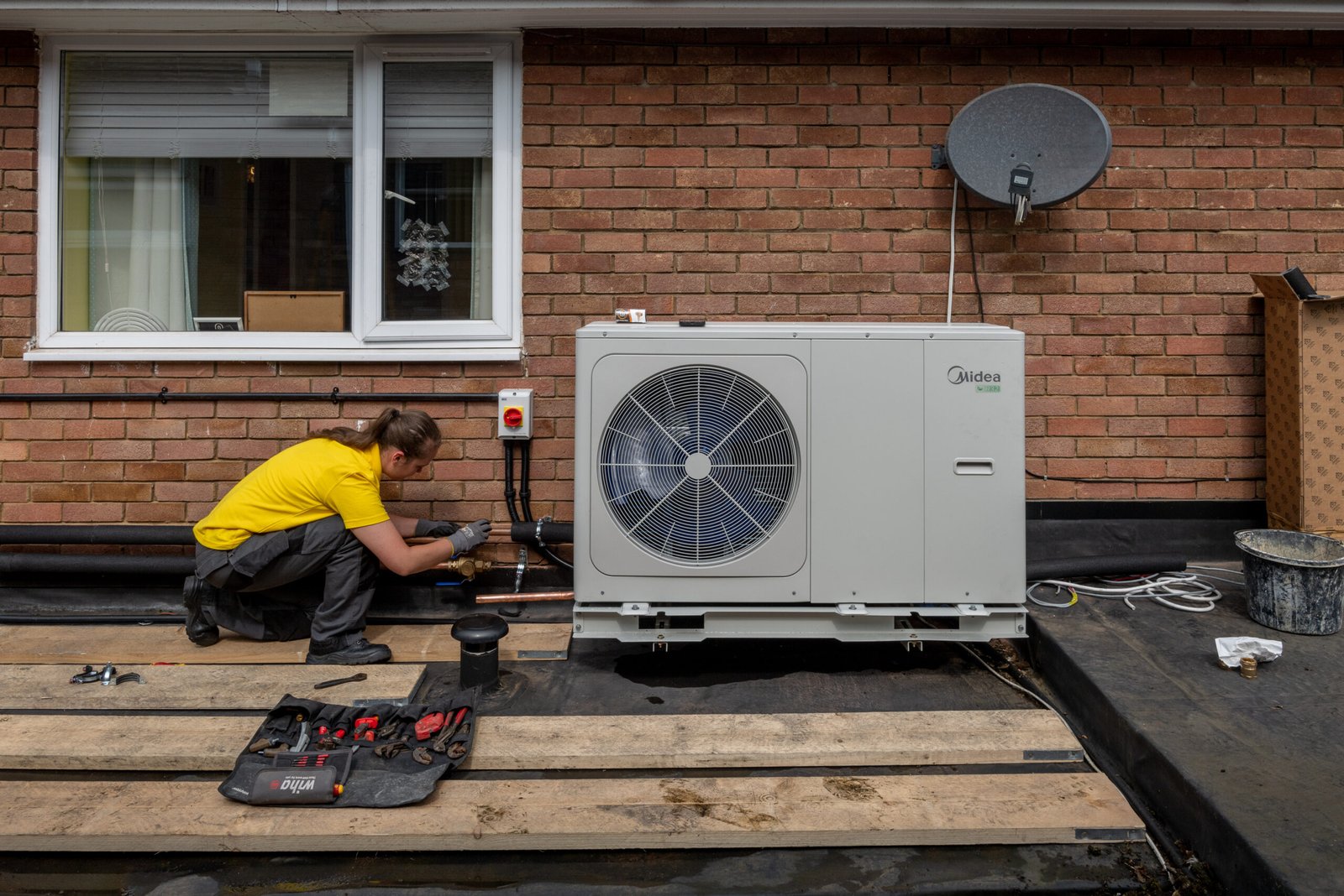 How Air Source Heat Pumps Save Energy and Cut Costs