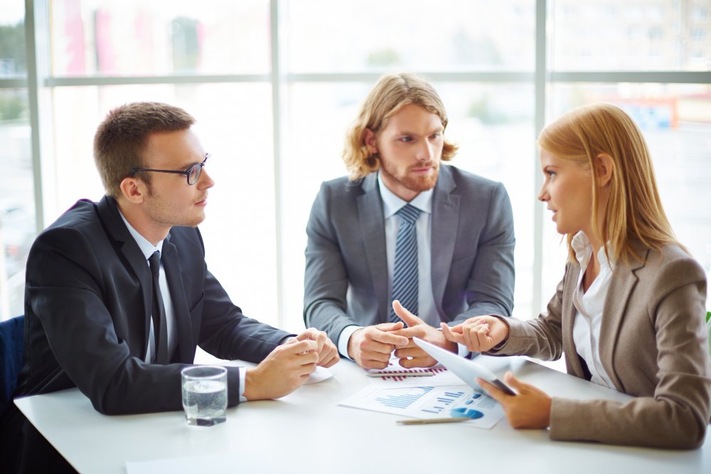 Why Having a Business Dispute Lawyer Early Prevents Escalation