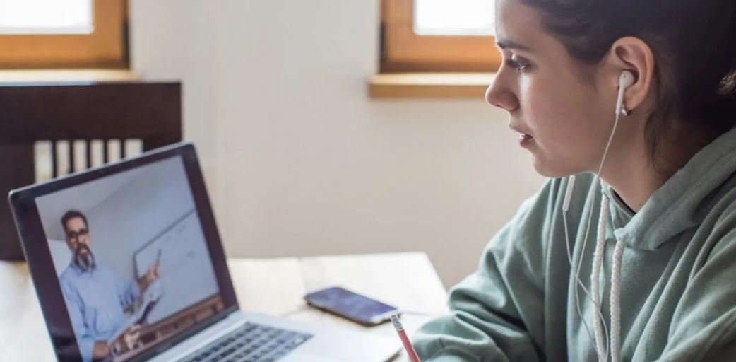 The Lazy Student’s Guide to Passing Online Classes WIth Good Grades