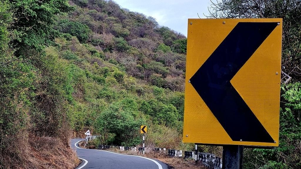 The Importance Of Highway Arrow Signage In Road Safety