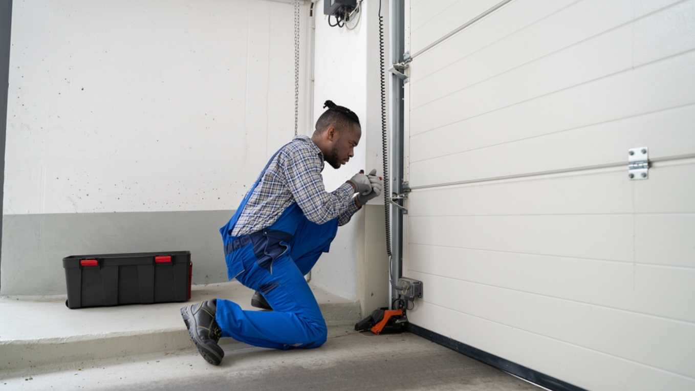 What Are the Benefits of Same Day Garage Door Repair in Bartlett?