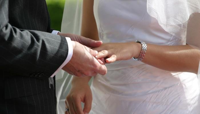 How Online and Offline Christian Matrimony Services Work Together in Canada