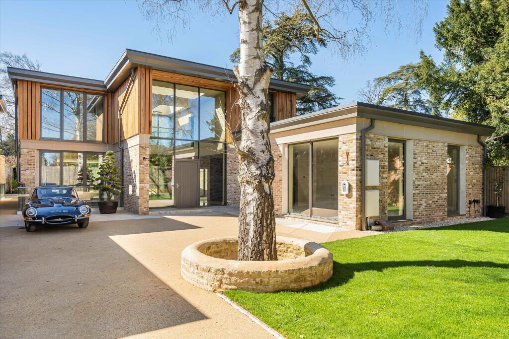 The Benefits of Hiring Bespoke Home Developers in Today’s Market
