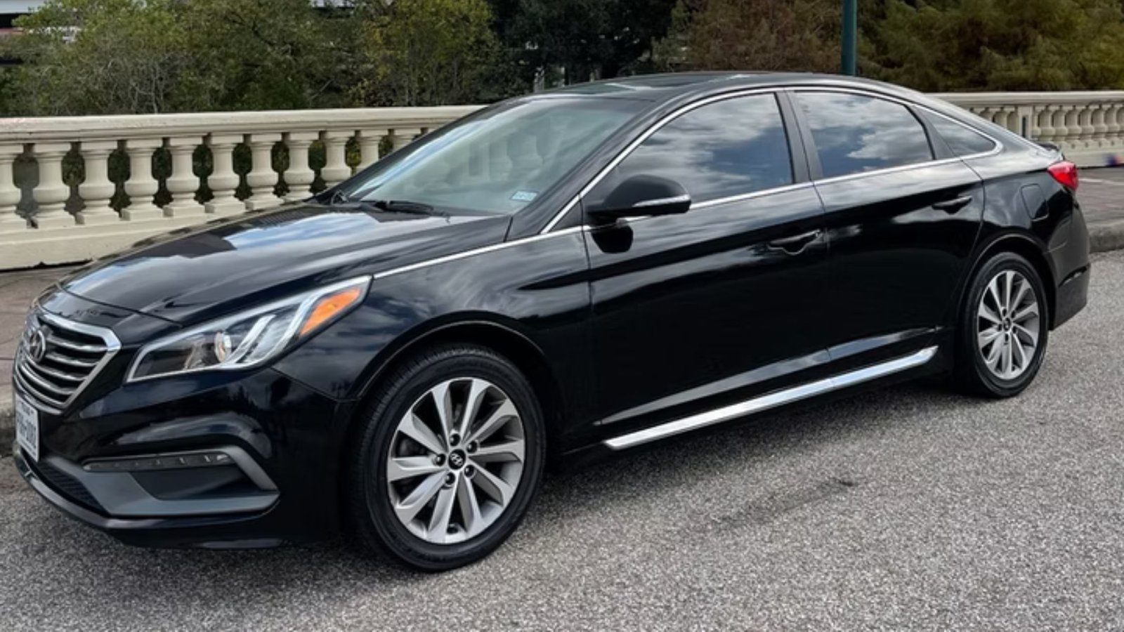 Airport Rentals in Houston: Choosing the Right Vehicle for Your Trip
