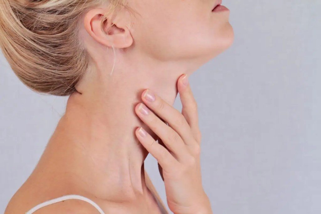 Do Nefertiti Lifts Help Reduce Neck Sagging Issues?
