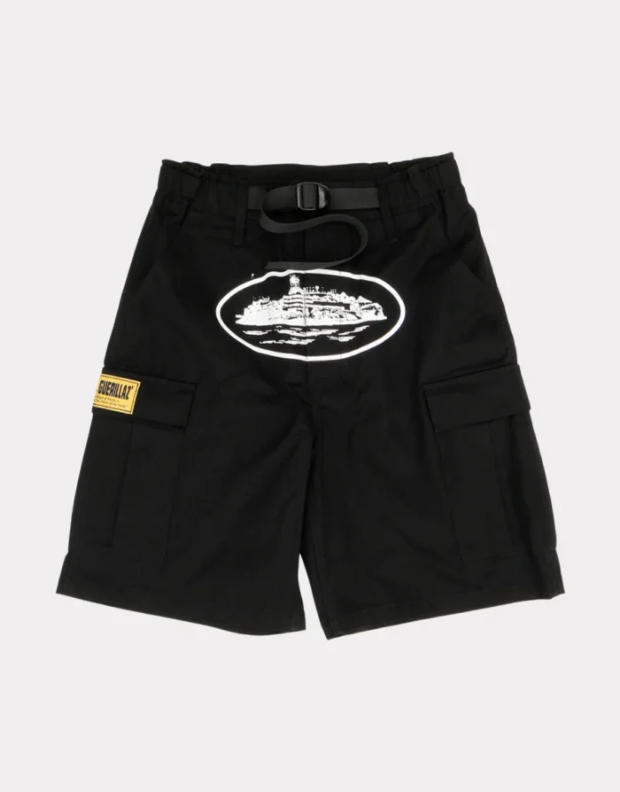 Short Corteiz noir leads the season of confident street fashion