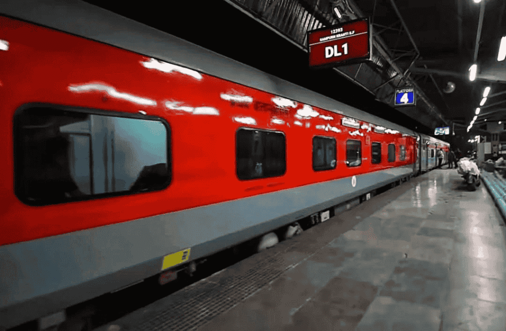 train ambulance service in delhi