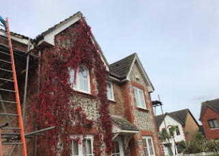 Finding the Right Fencing Contractors Near Me: A Complete Guide for Sussex Homeowners