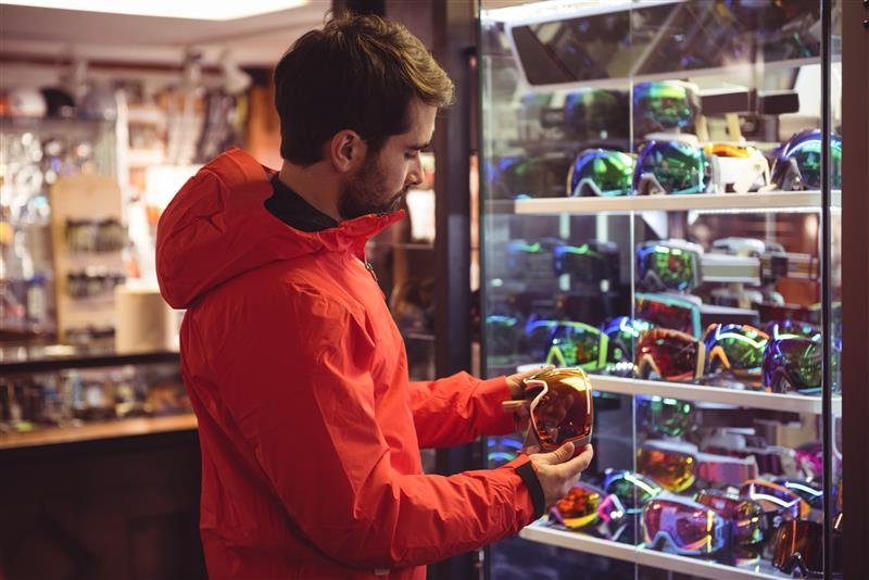 man-shopping-goggles-shop