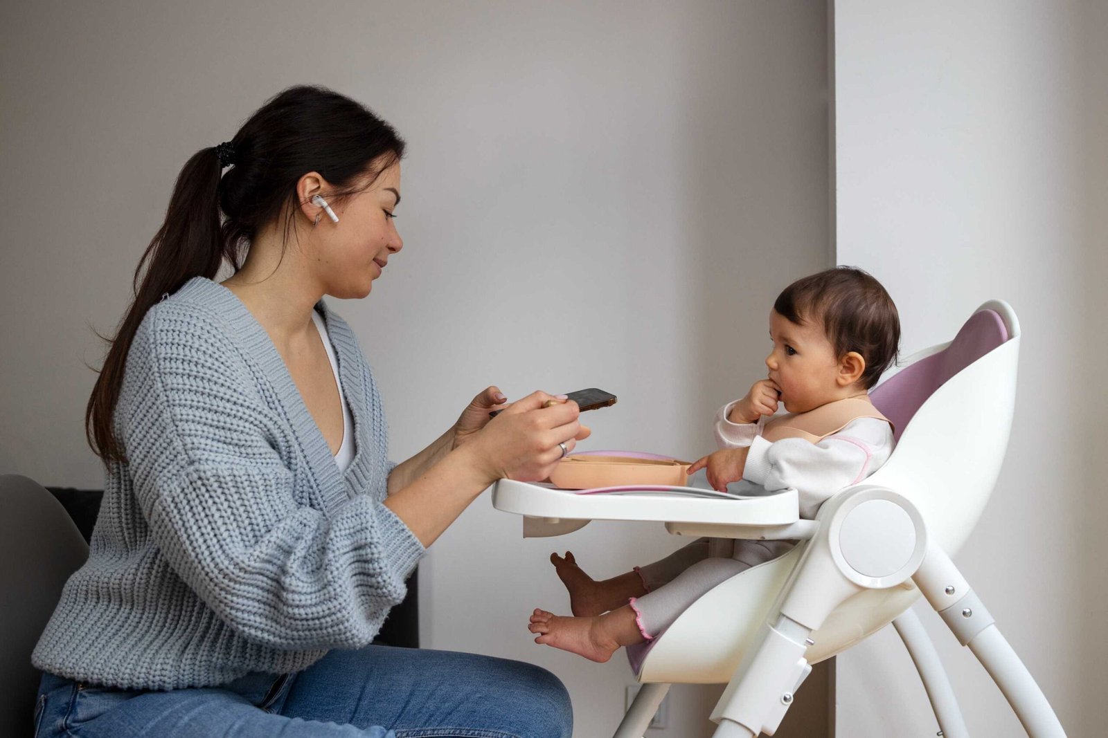 How Do Nanny Services in Abu Dhabi Ensure Safe and Professional Baby Care at Home?