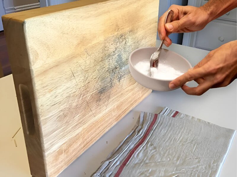 Cleaning mold from wood