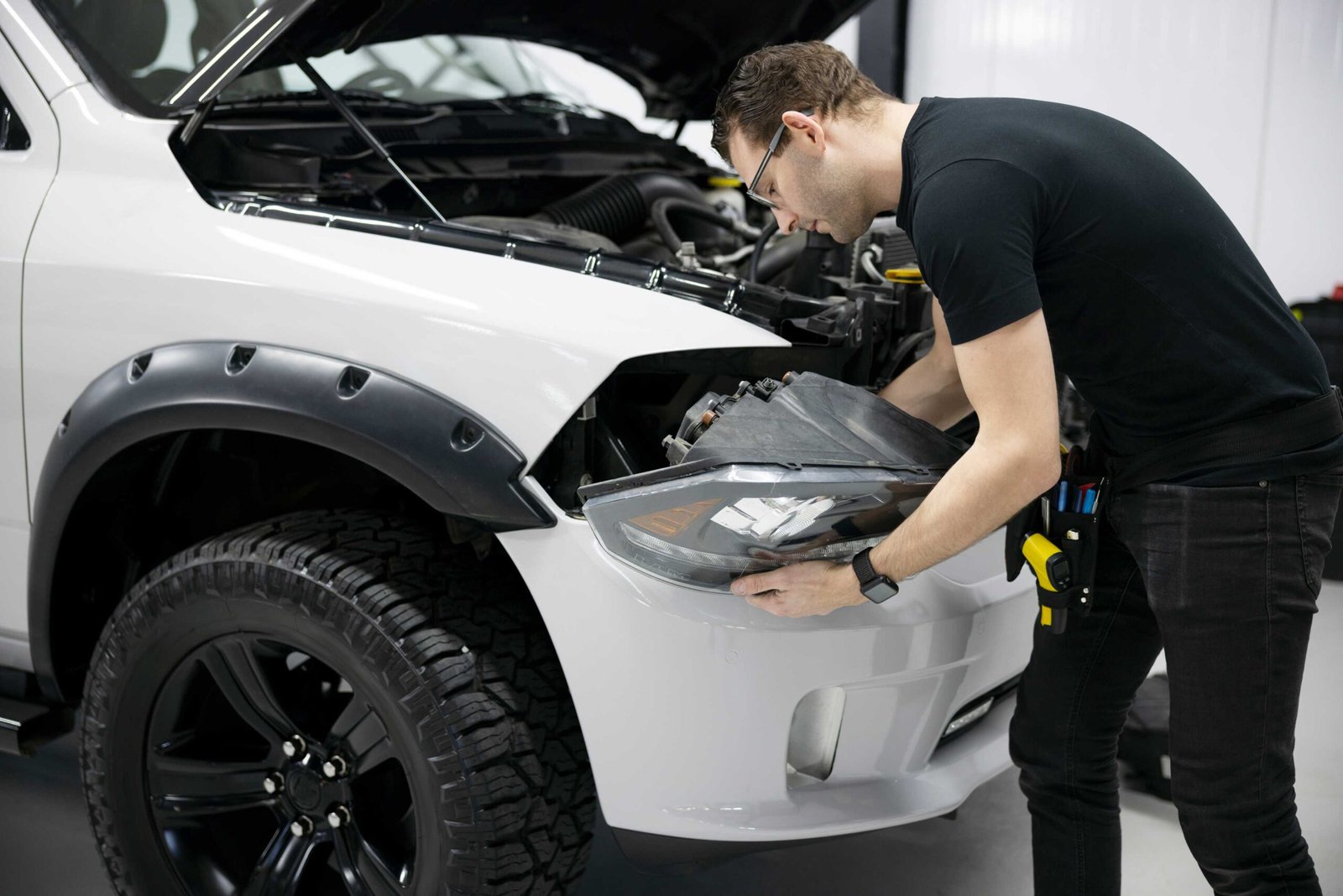 Avoiding Common DIY Mistakes: Why Choose Expert Dent Removal in Thousands Oaks?